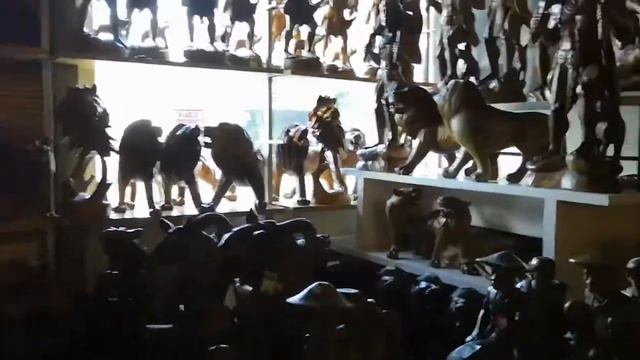 ✅ Филиппины. Манила. Самый крупный магазин сувениров. Там бешеные цены. смотреть онлайн