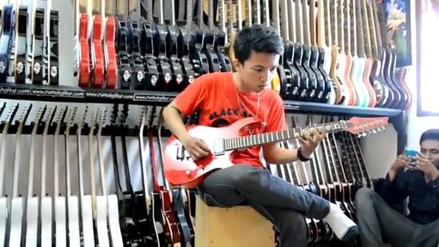 Cek Sound Gitar ibanez seven red custom смотреть онлайн