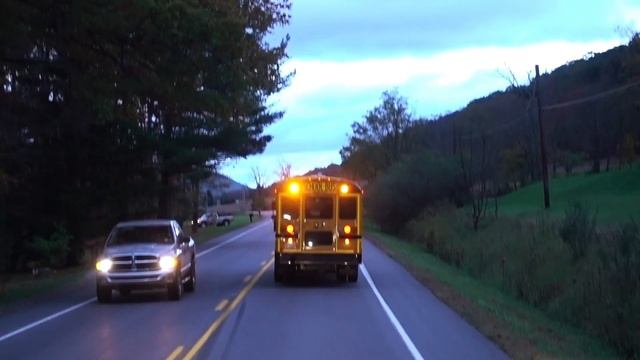 Как в Америке детей автобус забирает в школу. School bus. смотреть онлайн