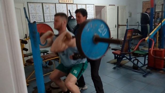 Фронтальные приседания со штангой,техника. смотреть онлайн