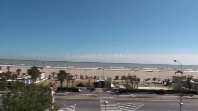 ITALIA. Rimini. вид на море и пляж в середине мая смотреть онлайн