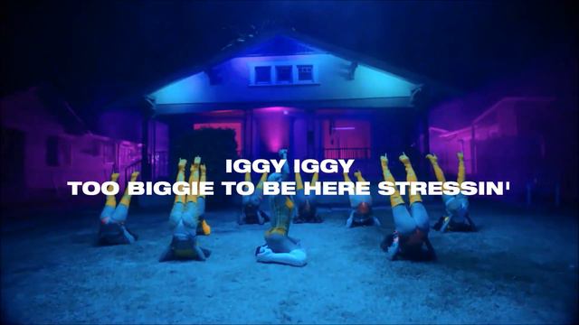 Ariana Grande - Distraction (feat. Iggy Azalea & Nicki Minaj) (Music Video) смотреть онлайн