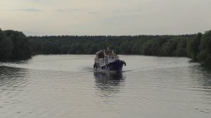 Катер Михалыч  Тип: Ярославец  Проект: РН-376У идет вниз по Москва-реке