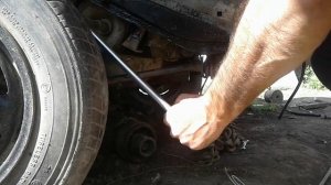 Как открутить и закрутить болт шкива коленвала, самодельный ключ для зафиксация!