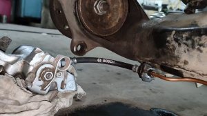 VW Transporter 4 замена задних тормозных трубок.