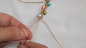 Браслет макраме. Простой в изготовлении всего из трёх нитей и бусин