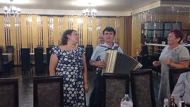 *** ОЙ ЧИЙ ТО КІНЬ СТОЇТЬ *** смотреть онлайн