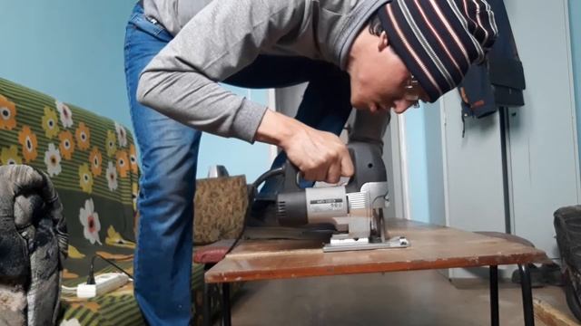 Пилить лобзиком доски для тумбочки. смотреть онлайн