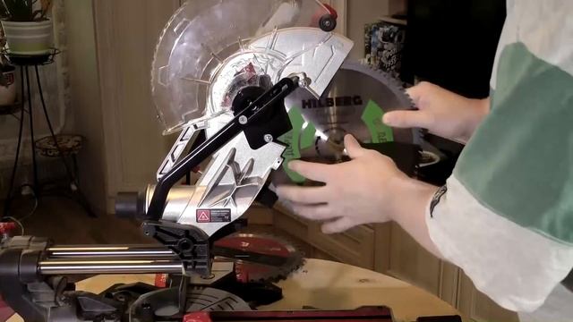 Как поменять пильный диск на торцовочной пиле. смотреть онлайн