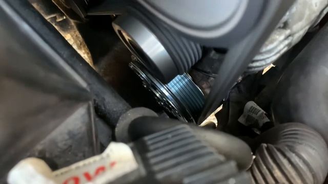 Utbytt magnetkoppling till AC-kompressor på Volvo V70 2.4T -03 смотреть онлайн