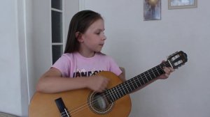 Этот мир придуман не нами. Гитара.  Дети играют.  Girl playing guitar.