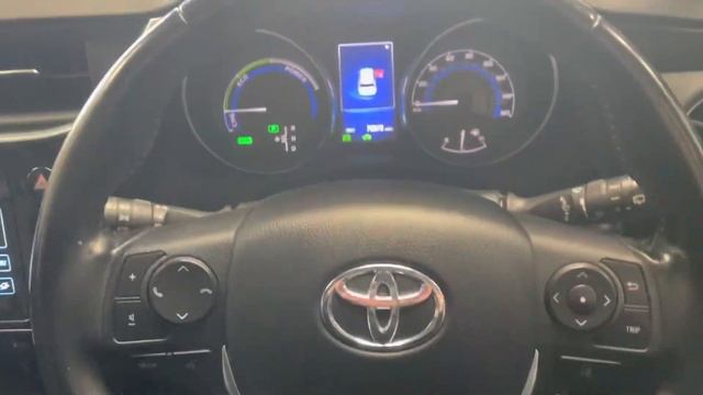 Toyota Auris VVT-I GB25 Hybrid смотреть онлайн