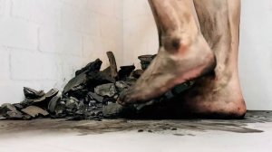 Dirty legs in the charcoal 🖤 | I get my feet dirty with charcoal and clean them up 🦶 | Foot Fetish