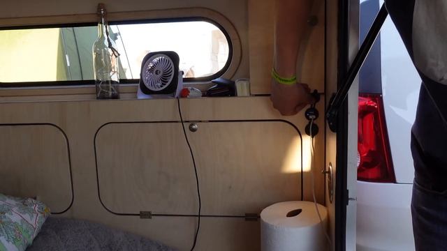 Удивительный жилой внедорожный прицеп-капля с салоном трансформером смотреть онлайн