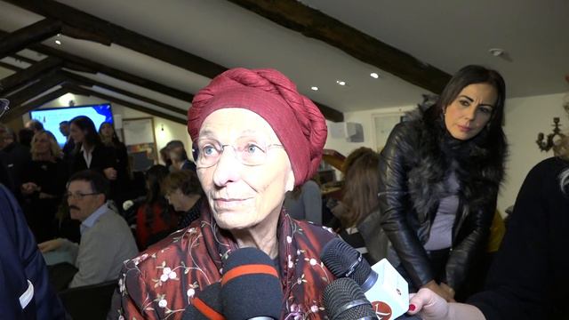 L'INTERVISTA AD EMMA BONINO смотреть онлайн