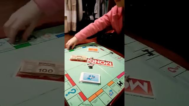 Кто больше наберет денег за определённое количество кругов в Монополию Челлендж!!! смотреть онлайн