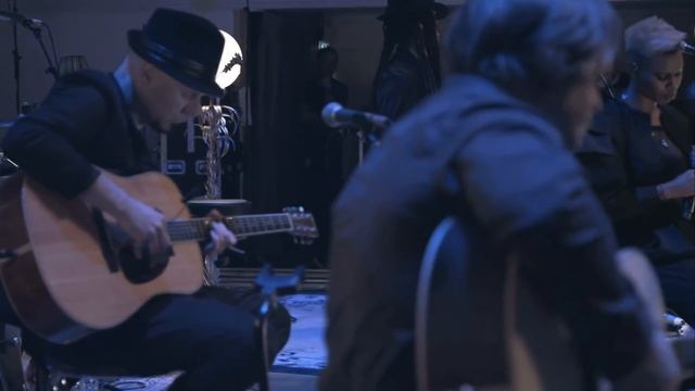 Skunk Anansie-You Do Something To Me (Live In London An Acoustic) смотреть онлайн