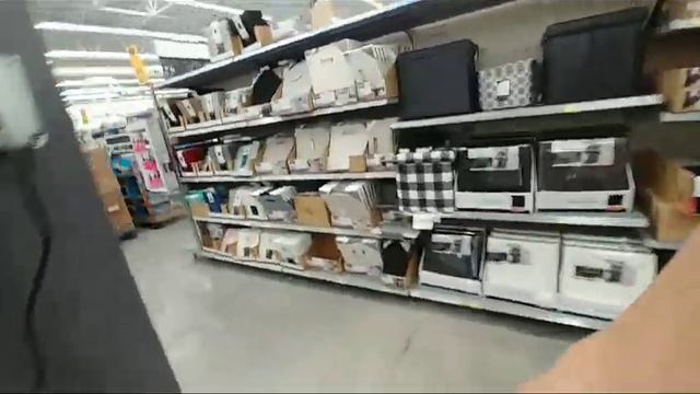 Американский магазин.Отличите бомжа от НЕбомжа. Красное платье в пол?! смотреть онлайн