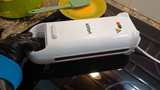 «Страшно вкусные вафли.  Обзор вафельницы Kitfort КТ-1643» смотреть онлайн