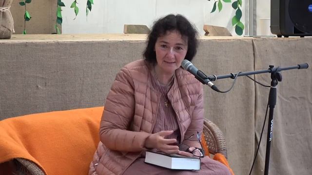 Малика Мала матаджи на ретрите учеников Чайтаньи Чандра Чарана прабху 2017, 3-й день смотреть онлайн