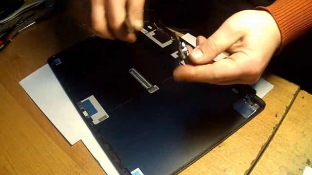 Бюджетний ремонт алюмінієвої кришки ноутбука смотреть онлайн