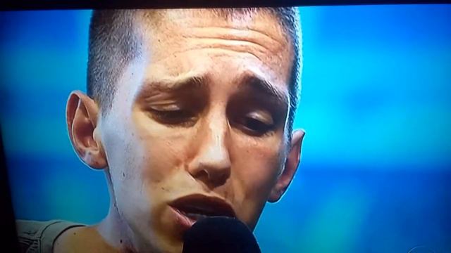 Jackson Follmann cantando #forçachape смотреть онлайн