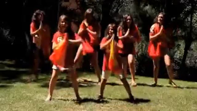 Lucia Gil . waka Waka смотреть онлайн
