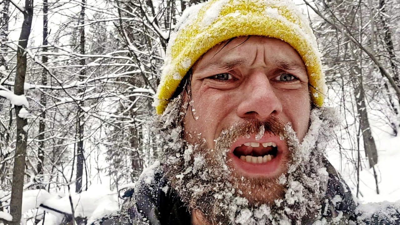 Ловлю рыбу, постройка укрытия ❄️ Зимняя выживалка!