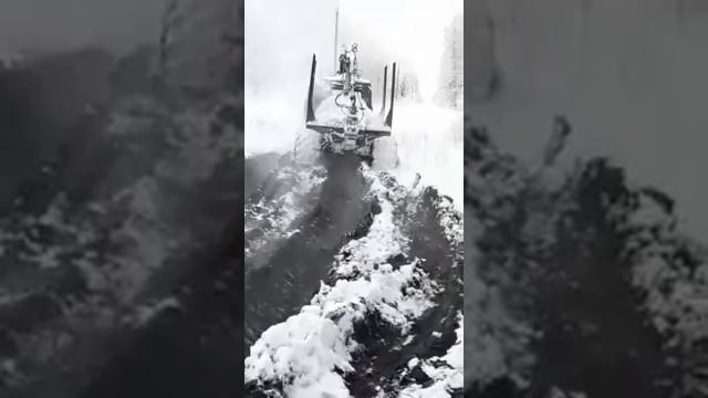 Такого я ещё не видел!!! ЗИЛ 131 монстр на 8 колесах в деле. 4 ведущих моста. ЗИЛ 131 в деле!!! смотреть онлайн