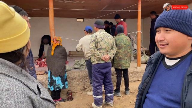 Казахстан! Зарезали ЛОШАДЬ! Зачем казахи РАЗДАЮТ мясо? Традиции Казахстана! Сельская жизнь смотреть онлайн