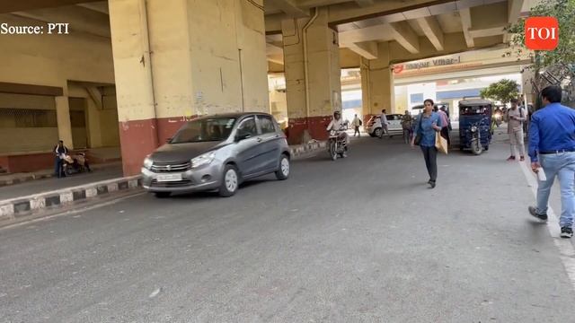 Cycle rickshaws fading away, drivers struggling as commuters shift to E-rickshaws смотреть онлайн