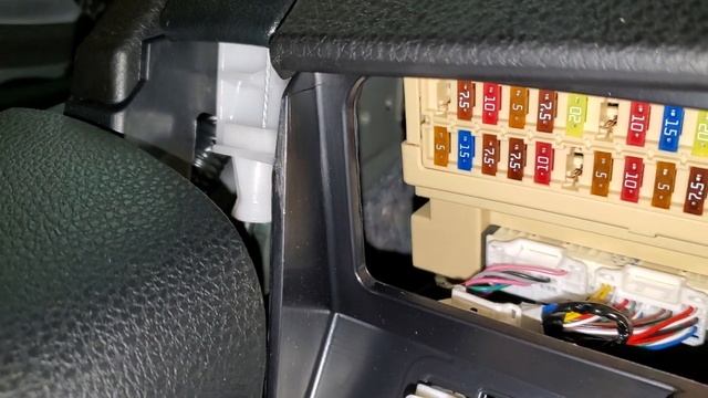 2016 Toyota RAV4 Cigarette Lighter Fuse, Power Outlet Fuse Location смотреть онлайн