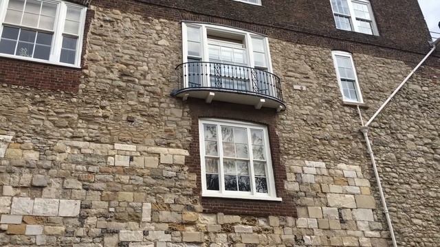 Tower of London guide visit, ravens and the Crown Jewels - Here Come The Hoopers смотреть онлайн
