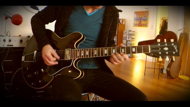 1979 Gibson ES-335, walnut смотреть онлайн