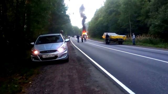 Land Rover сгорел на ходу! смотреть онлайн