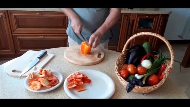 Франкфуртская свиная корейка фаршированная черносливом с овощным рататуем смотреть онлайн