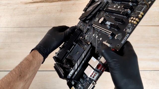 MSI X470 GAMING PLUS MAX Motherboard Unboxing and Overview смотреть онлайн