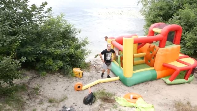 ПЛЫВЕМ НА БАТУТЕ лодка из БАТУТА -DIY смотреть онлайн