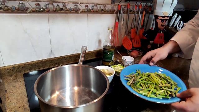 Sopas de Espárragos y Habas смотреть онлайн