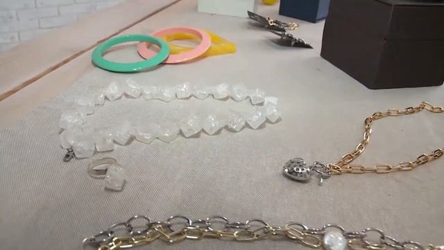 Модные советы: какая бижутерия актуальна этим летом смотреть онлайн