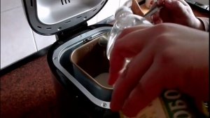 Белый хлеб в хлебопечьке REDMOND RBM - M1911