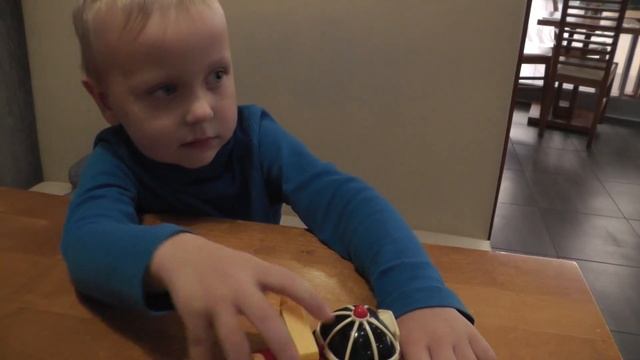 VLOG №2 | ЧТО ДЕЛАЛИ РОМА С ЛЕОНОМ? | Поезд, экскаватор, пицца, цыплята смотреть онлайн