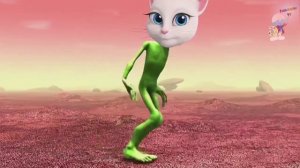 Зеленый инопланетянин с лицом ребенка, кошки и кого-то еще танцует на публике на Марсе