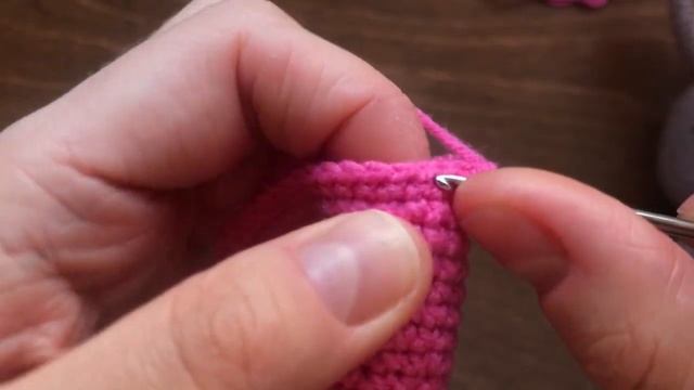 МК Зайчик крючком. Часть 4 ножки + туловище смотреть онлайн