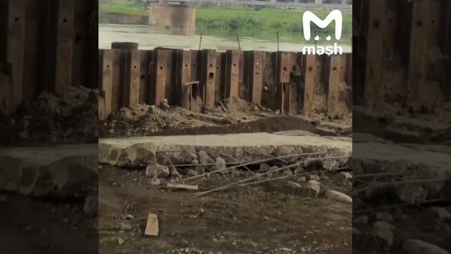 В Краснодаре горит нефтебаза в районе Яблоновского моста Черный дым виднеется из многих районов. Се смотреть онлайн