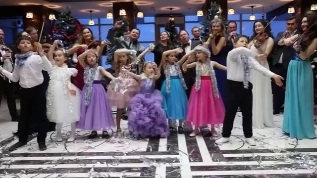 Зарегистрированный в МЧС России маршрут Деда Мороза смотреть онлайн