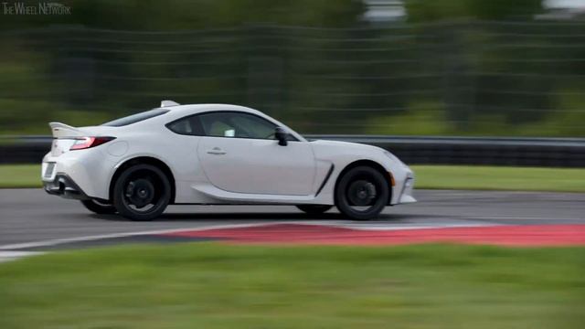 8 Reasons Why You Should Buy The 2024 Toyota GR86 смотреть онлайн