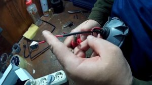 Замена лампы(ксенон) ближнего света Тойота Авенсис.