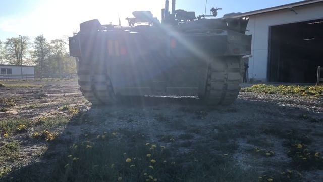 Strv 103 S-Tank demonstrating suspension at Arsenalen смотреть онлайн