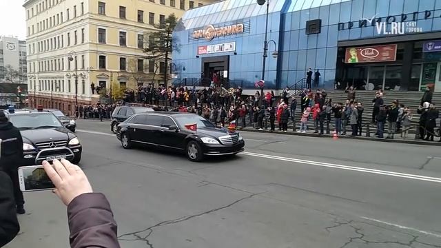 Кортеж Ким Чен Ына едет по Владивостоку смотреть онлайн